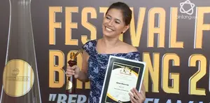 Djenar Maesa Ayu membeberkan jasa Hanung Bramantyo saat membantunya di film kartini.