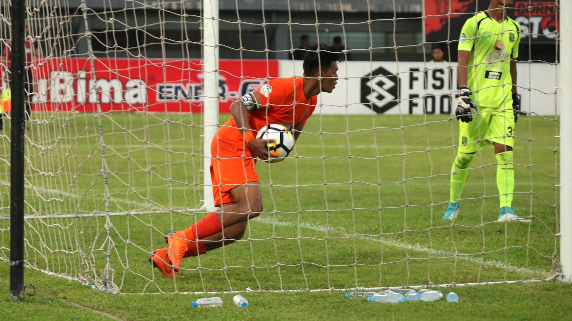 Borneo FC Vs Persebaya dalam laga pekan kedelapan Gojek Liga 1 bersama Bukalapak, Jumat (11/5/2018) di Stadion Segiri, Samarinda. (Bola.com/Aditya Wany)