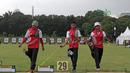 Bagas Aviyanto, Subekti Okka, dan Agata Riau Ega saat turun pada semifinal nomor Recurve Tim Putra Test Event Asian Games 2018 di Venue Panahan, Jakarta, Selasa (13/2/2017). Indonesia menang atas Malaysia 5-4. (Bola.com/Nick Hanoatubun)