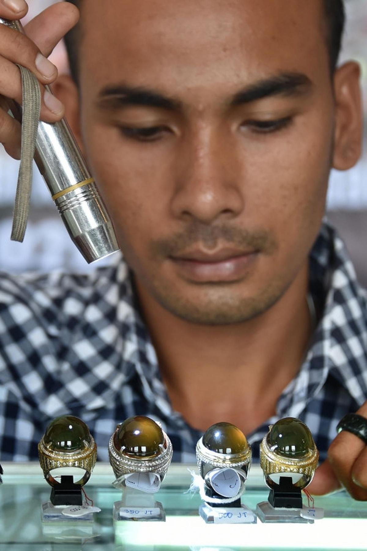 Kemilau deretan batu akik berharga ratusan juta rupiah