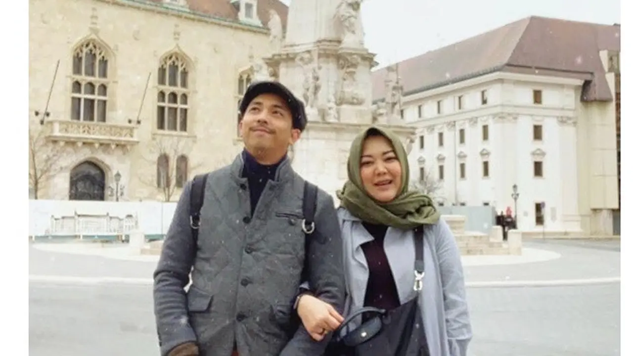 Potret Harmonisnya Risa Saraswati dan Suami