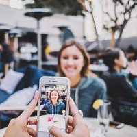 Memiliki efek negatif, ini yang diakibatkan media sosial dengan pasangan. (Foto: Unsplash)