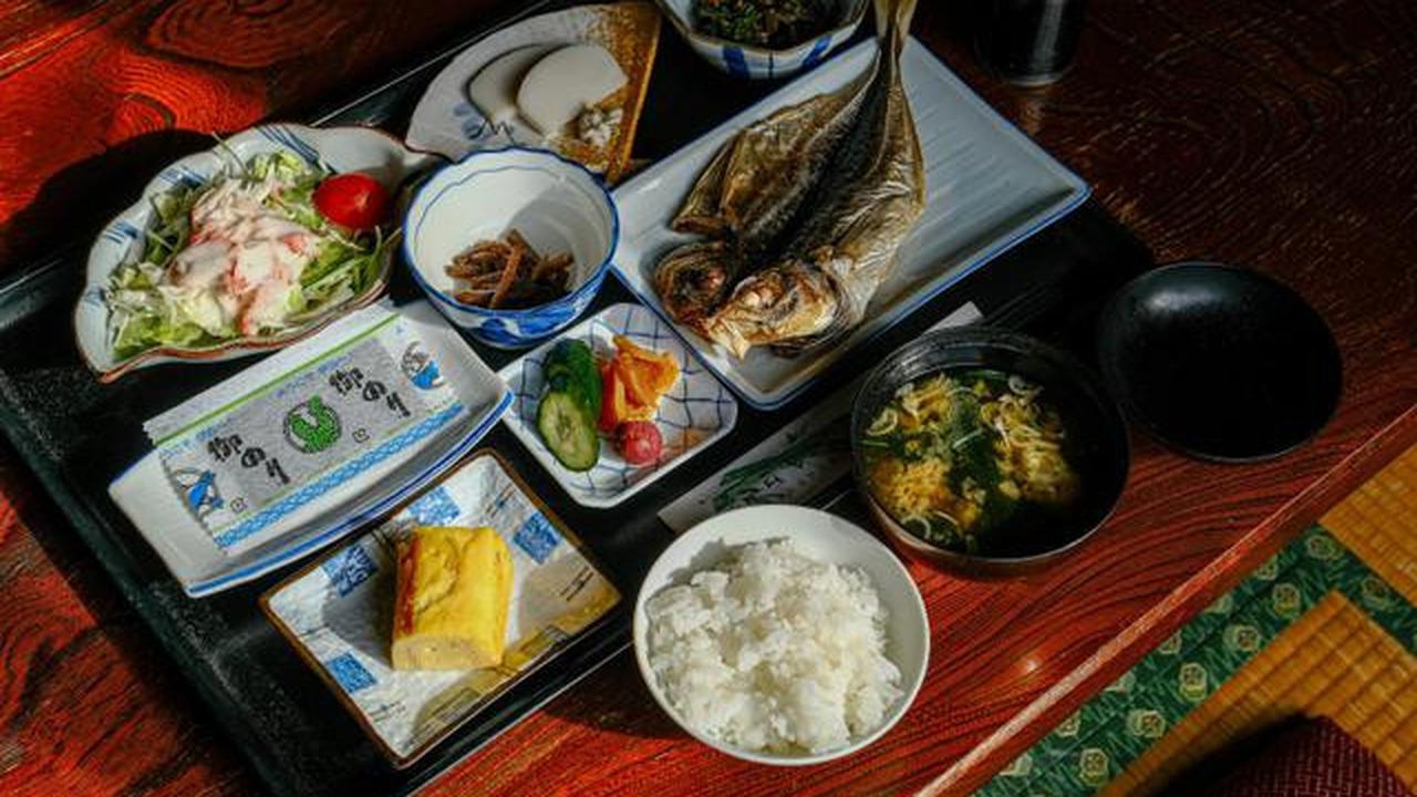 Tips Pola Makan Sehat Selama Libur Akhir Tahun, Nikmati Liburan Tanpa Korbankan Kesehatan