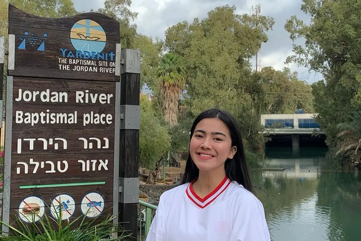 7 Momen Wisata Religi Felicya Angelista, Dari Gereja Gantung Hingga Laut Mati