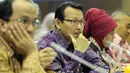 Direktur Utama BPJS Kesehatan, Fachmi Idris mengikuti RDP dengan Komisi IX DPR di Gedung Parlemen, Jakarta, Senin (27/5/2015). Agenda RDP membahas Peningkatan kerjasama BPJS Kesehatan dengan RS Swasta. (Liputan6.com/Helmi Afandi)