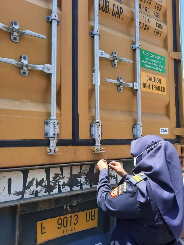 20 Kontainer Komoditi Ekspor Diberangkatkan Bea Cukai Yogyakarta ke Amerika