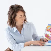 Berbagai perubahan dalam setiap fase kehidupan perempuan membuatnya rentan terkena masalah kesehatan reproduksi. (Foto: Unsplash/Elen Sher)