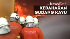 Gudang kayu di Surabaya ludes terbakar, penyebanya diduga terjadi konsleting listrik