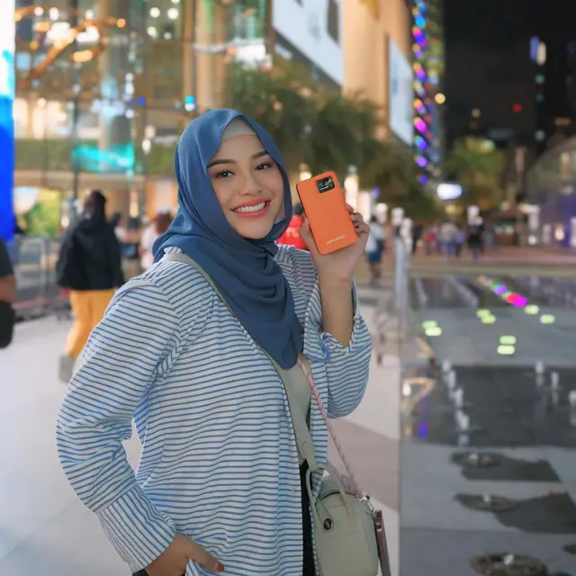 6 Potret Gaya Hijab Terbaru Aurel Hermansyah, Dikritik karena Menerawang