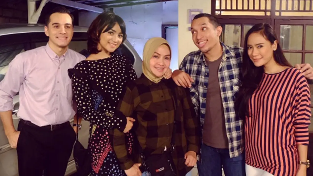 [Bintang] Kebersamaan Citra Kirana dan Pemain Orang-Orang Kampung Duku