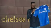 Lazio siap menyelamatkan karier bek Chelsea, Papy Djilobodji, pada bursa transfer Januari 2016. (Chelseafc.com)