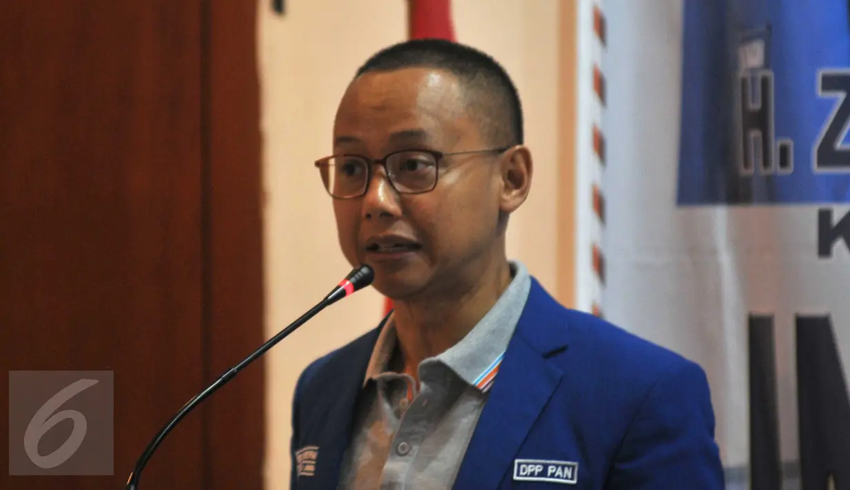 Sekjen DPP PAN Eddy Soeparno memberi sambutan pada acara Temu Instruktur Perkaderan Nasional, DPP PAN, Jakarta, (31/1). Proses penjaringan tersebut akan dimulai pada pertengahan tahun 2016. (Liputan6.com/Gempur M Surya)