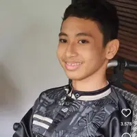 Potret pertemuan Peggy Melati Sukma, Syaikh Reza dan Naja Hafidz Quran (Sumber: Instagram/@peggymelatisukma_khadijah)