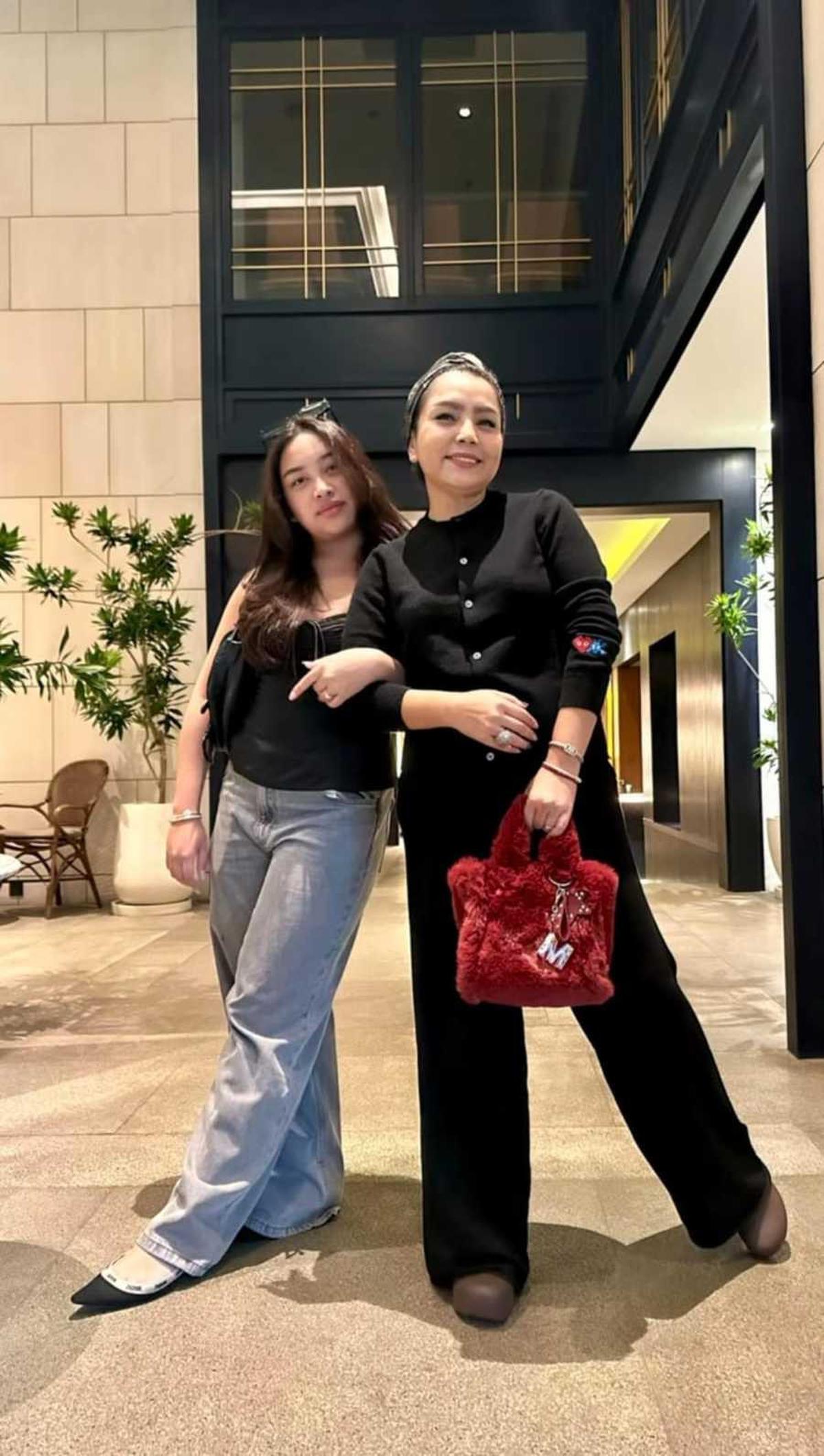 8 Potret Kompak Mayangsari Bareng Khirani Anak Semata Wayangnya, Sama-sama Memesona