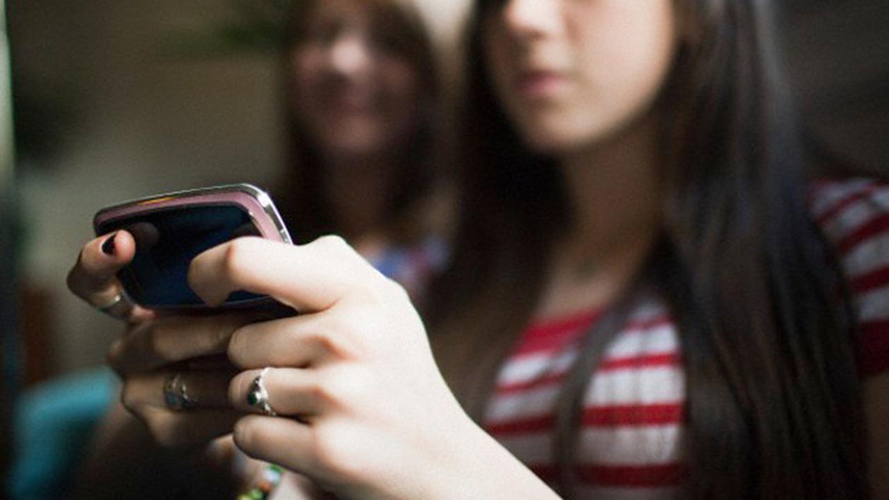 Trend Kirim Foto Bugil Antar Siswa Buat Orang Tua Resah