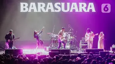 Band Barasuara  tampil menghibur penonton pada Tamagochill festival yang bertajuk it’s time to go chill di Tennis Indoor Senayan, Jakarta, Jumat (22/11/2019). Dalam penampilannya mereka membawakan sejumlah lagu tenarnya seperti Sendu Melagu, Mengunci Ingatan, dan Bahas Bahasa. (Liputan6.com/Faizal F