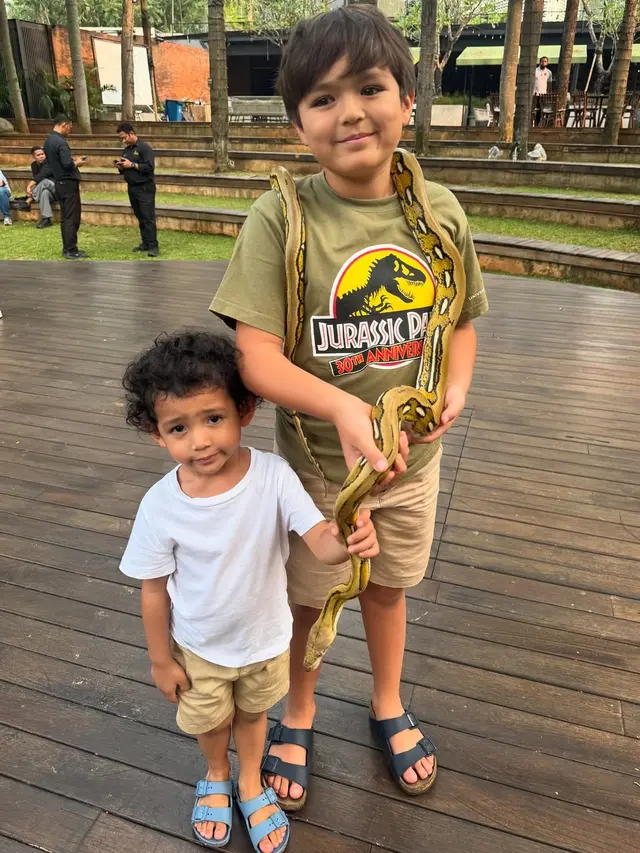 Foto-foto Jessica Iskandar dan Vincent Verhaag Ajak Anak ke Kebun Binatang/Instagram @inijedar