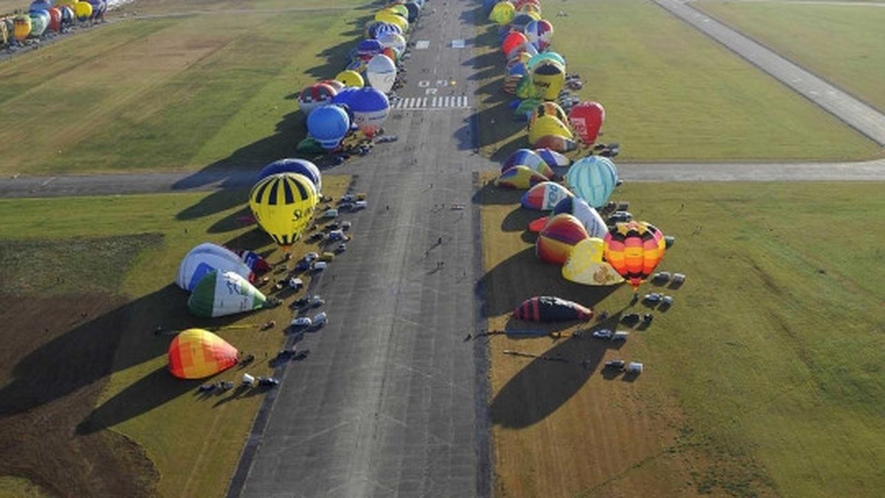 Festival balon udara hiasi langit Prancis
