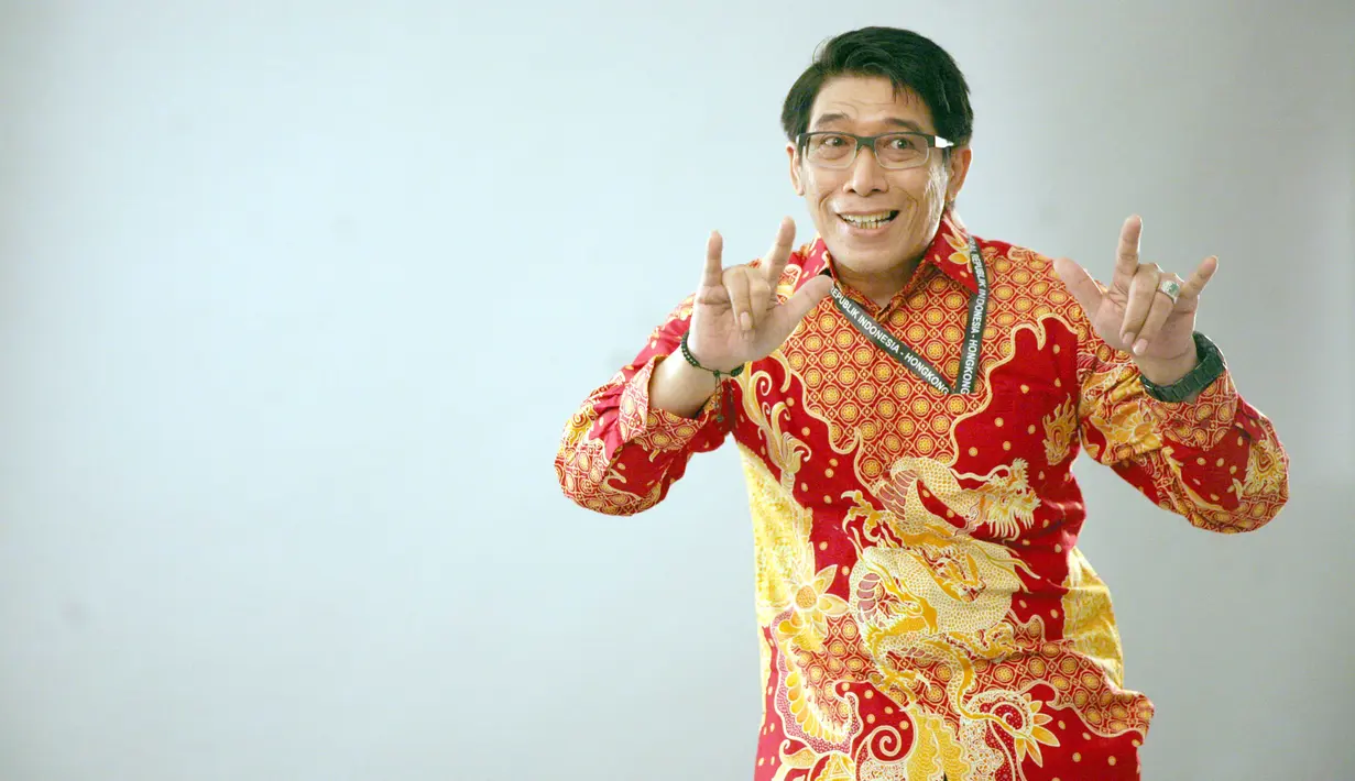 Komedian 56 tahun itu menjadi cameo dalam film bergenre komedi. Meski hanya beberapa scene ia sangat antusias saat menjalani syuting film yang dilaksanakan di Hongkong. (Nurwahyunan/Bintang.com)