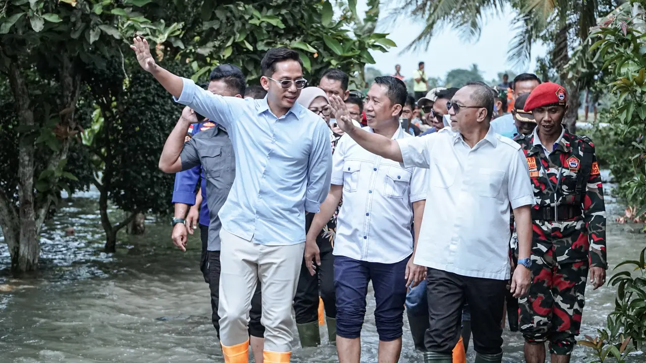 Menteri Koordinator Bidang Pangan Zulkifli Hasan (Zulhas) meninjau langsung lokasi banjir di Lampung Selatan.