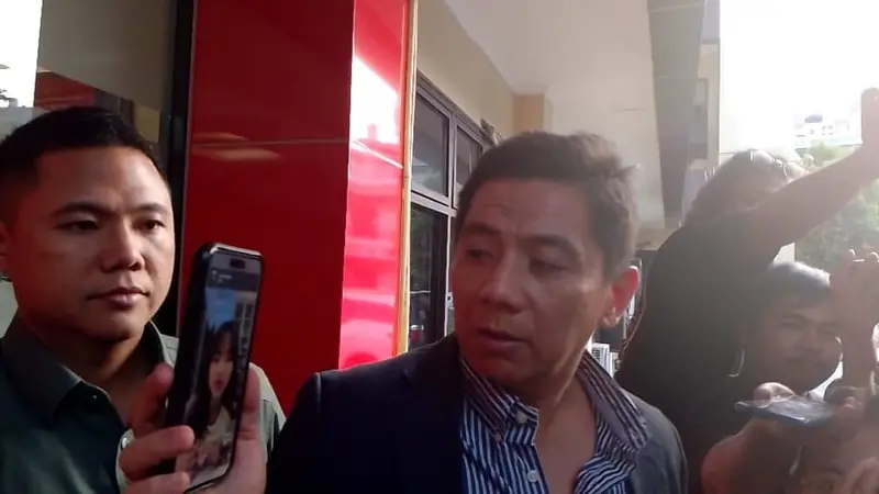 Sandy Arifin video call dengan Fuji terkait laporan ke polisi karena uang miliaran rupiah hilang (Liputan6.com - M Altaf Jauhar)