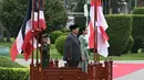 Pertemuan tersebut menjadi simbol eratnya hubungan diplomatik kedua negara dan penghormatan tinggi dari Kerajaan Thailand kepada Indonesia. (Lillian SUWANRUMPHA/AFP)