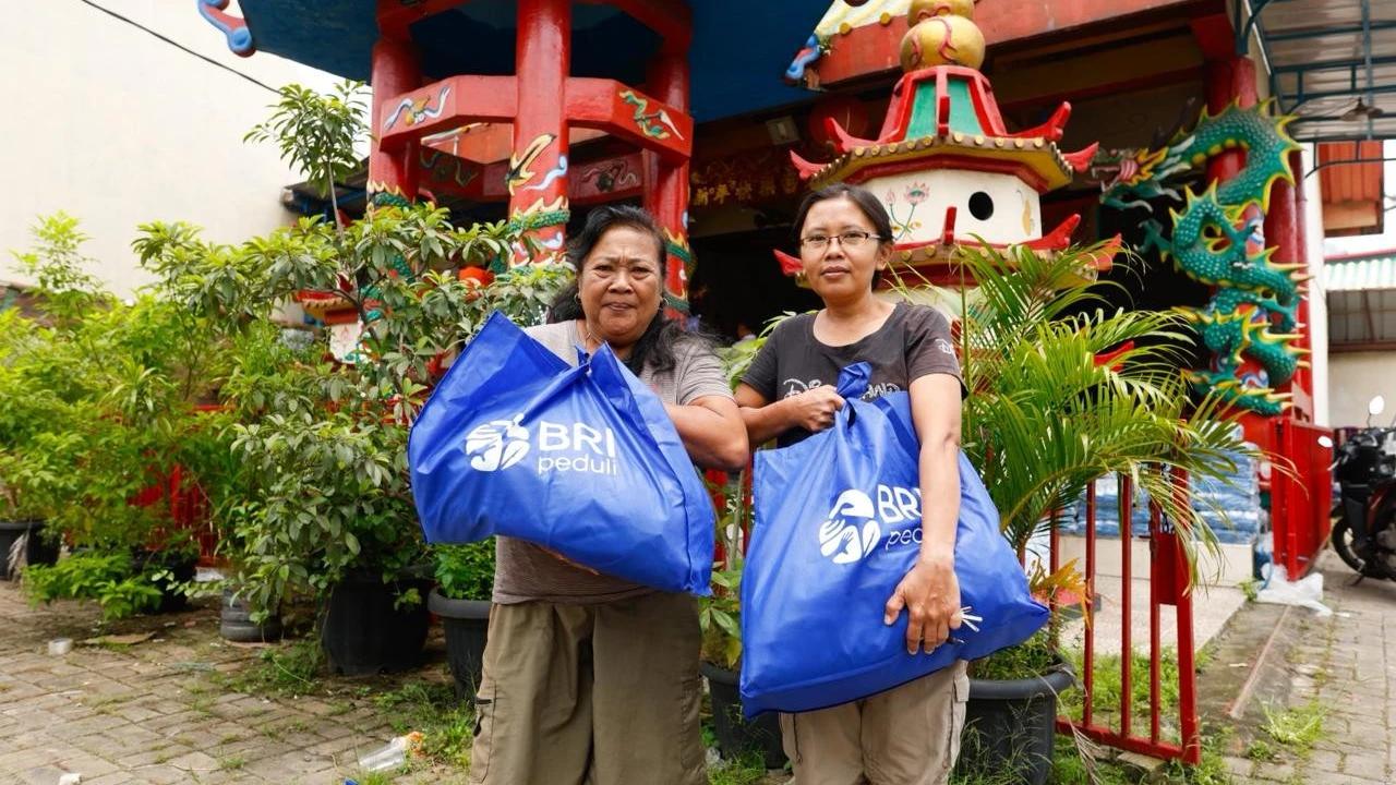 Tebar Kebahagiaan Imlek 2026, BRI Peduli Salurkan Ribuan Paket Sembako untuk Perkuat Ketahanan Pangan Masyarakat