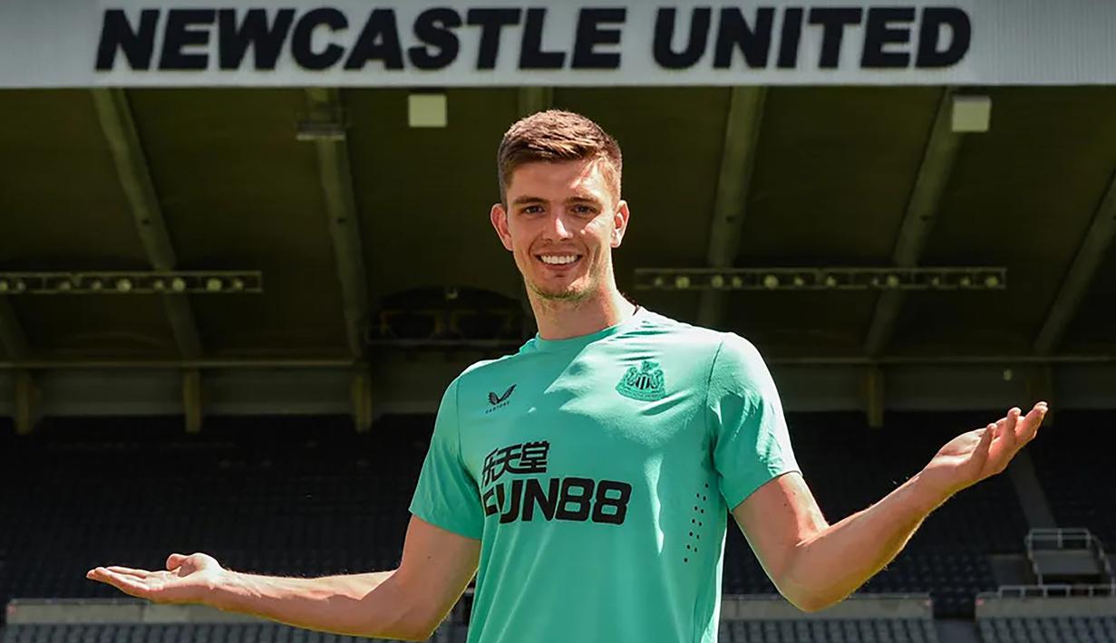Nick Pope. Kiper berusia 30 tahun yang baru bergabung dengan Newcastle United pada awal musim 2022/2023 usai meninggalkan Burnley yang terdegradasi ke Championship ini tercatat telah mengoleksi 10 caps bersama Timnas Inggris dengan torehan 7 kali clean sheet dan kebobolan 5 gol. Dalam ajang UEFA Nations League 2022 ia telah dipercaya mengawal gawang Three Lions dalam 2 laga terakhir. Bukan tak mungkin ini merupakan sinyal dari Gareth Southgate untuk terus memasangnya sebagai pilihan utama pada putaran final Piala Dunia 2022 di Qatar nanti. (premierleague.com)