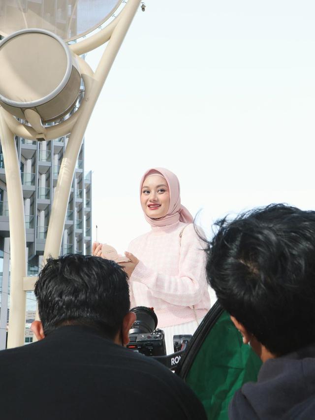 6 Momen Seru Dinda Hauw di Dubai, Kerja Sambil Liburan