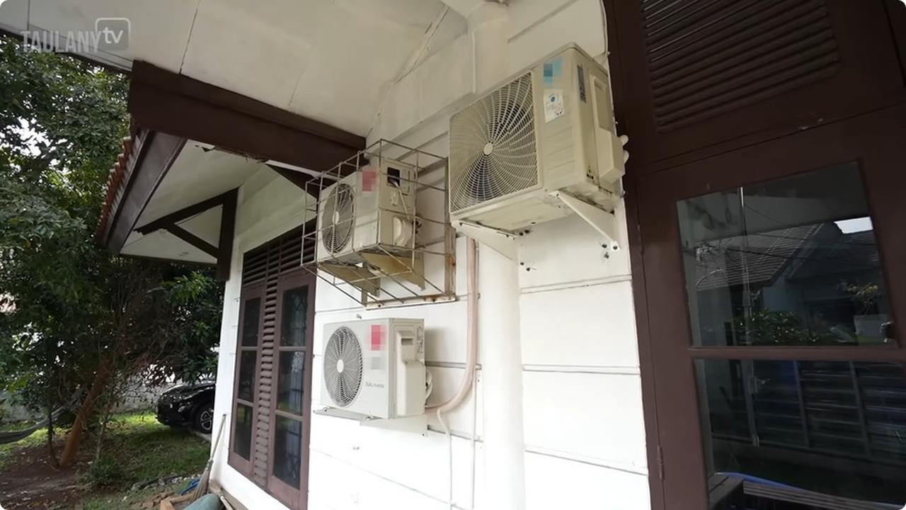 Di balik kesederhanaannya sebagai kantor, rumah ini telah menciptakan banyak karya yang populer di kalangan masyarakat.<br>