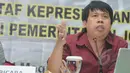 Pengamat Anggaran Politik Uchok Sky Khadafi saat menjadi pembicara dalam diskusi bertajuk 'Pembubaran Unit Staf Kepresidenan' di Jakarta, Senin (2/2). (Liputan6.com/Herman Zakharia)