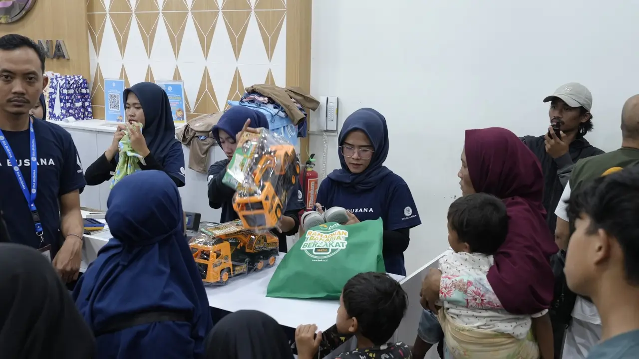 Serunya Belanja Baju Lebaran Bareng Anak-anak Mualaf Keturunan Baduy