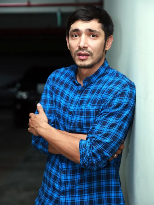 ‘Saya sangat mendukung karena saya 'bodoh' dan pengen belajar, saya punya istri dan anak perempuan dan saya sayang keluarga, untuk itu saya pengen tahu gimana deteksi dini kanker payudara,’  ujar Abi. (Deki Prayoga/Bintang.com)