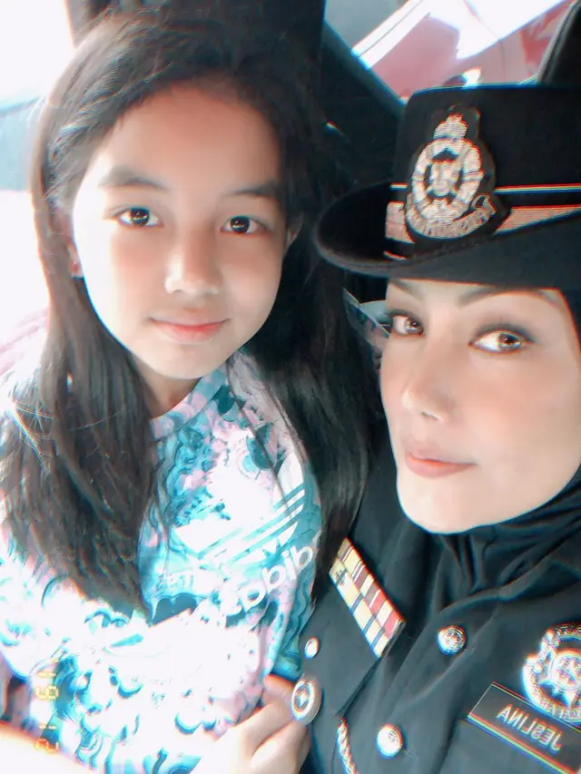 6 Momen Kebersamaan Erra Fazira Mantan Istri Engku Emran dan Buah Hati, Kompak