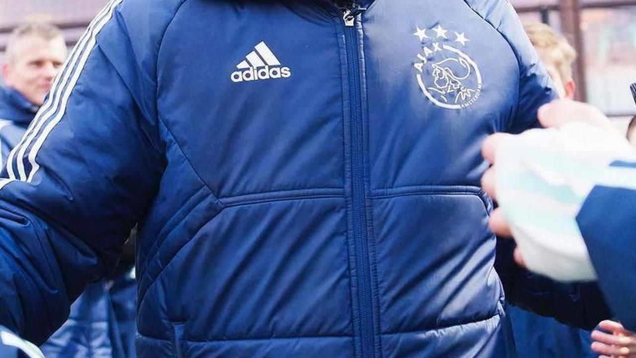 Namanya Berkumandang di Johan Cruyff Arena, Ini Sosok Simon Tahamata Legenda Ajax Berdarah Ambon