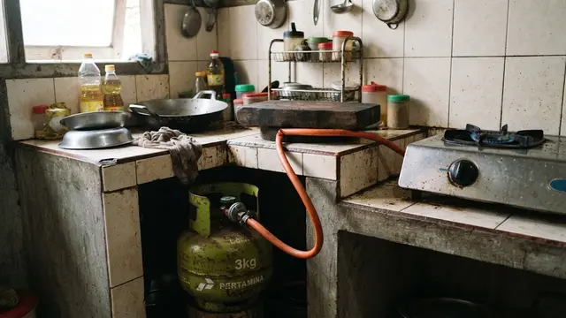 Selang Gas Tertekuk, Tertindih, atau Longgar