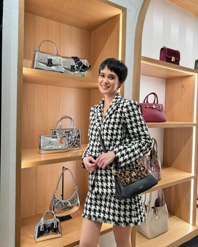 Beberapa selebriti, baik dari dalam negeri maupun luar negeri, ikut meramaikan tren pixie cut tahun ini. Dari Kim Go Eun hingga BCL, berikut inspirasi pixie cut yang bisa kamu tiru di tahun 2024. [@renata711].