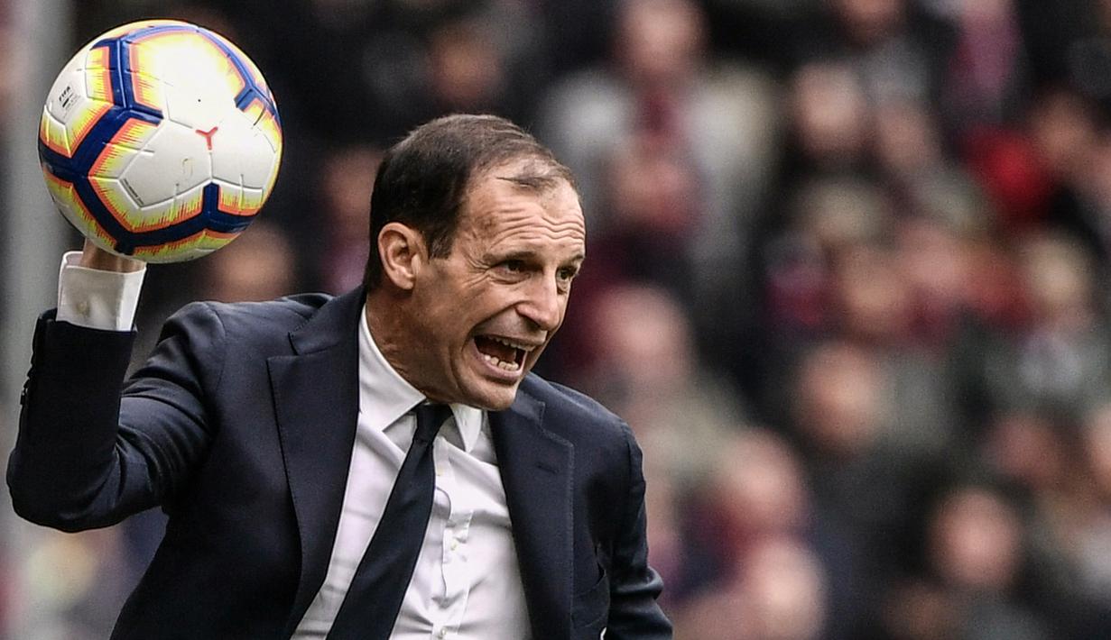 Massimiliano Allegri tercatat menjadi pelatih pertama di Serie A yang sukses meraih gelar juara lima kali berturut-turut. Semua gelar tersebut diraihnya bersama Juventus. (AFP/Marco Bertorello)