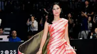 Cerita Hagai Pakan Pilih Gaun Pink Hijau untuk Tampilan Dian Sastro di BIFF 2025