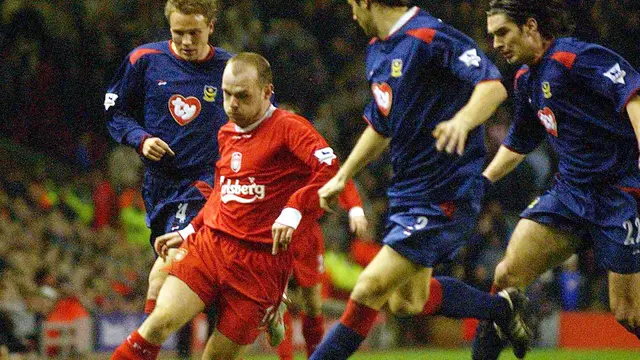 Foto: 6 Pemain Liverpool yang Pernah Mendapat Kartu Merah Saat Melawan Manchester United