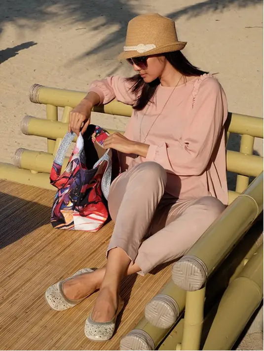 "Kita patut bersyukur apa yang kita miliki. Kita nggak tahu di luar sana banyak orang-orang yang kurang beruntung. Banyak sekali pesan yang diambil dari film ini," ucap Maudy Koesnaedi. (Instagram/maudykoesnaedi)