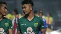 gelandang Persebaya, M. Hidayat (Dimas Angga)