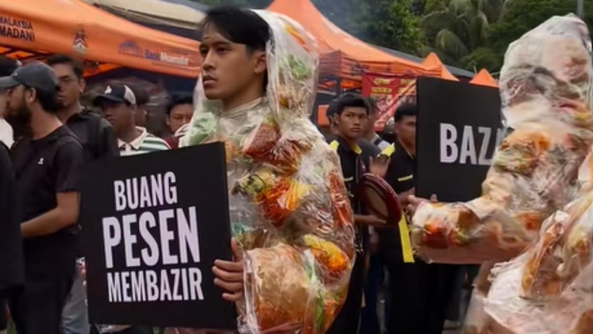 Uniknya Fashion Show di Bazar Ramadan untuk Peringatkan Tidak Buang-Buang Makanan Buka Puasa