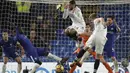 Pemain Crystal Palace, Alexander Sorloth melepaskan tembakan ke gawang Chelsea pada lanjutan Premier League di Stamford Bridge stadium, London, (10/3/2018). Chelsea menang 2-1.(AP/Matt Dunham)