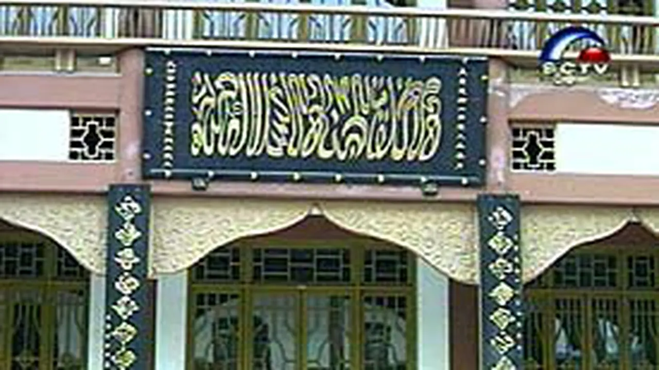 080402aLnMasjid1.jpg