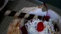 Polisi Diserang Warga hingga Es Krim Kelapa Muda
