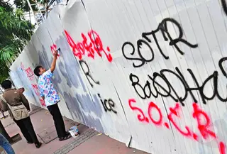  Kegiatan sejumlah para remaja Sahur On The Road (SOTR) banyak meresahkan sejumlah orang. Selasa (22/7/14) (Liputan6.com/Faizal Fanani)