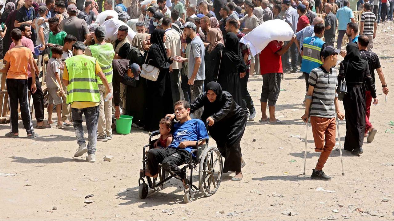 FOTO: Sekarung Tepung Harapan di Tengah Krisis Pangan  di Gaza yang Makin Parah
