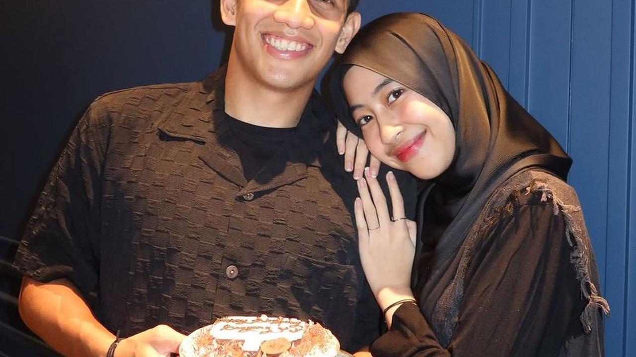 Bersandar di Bahu Sang Suami