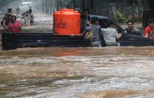 Jokowi perintahkan warga perbaiki Kanal Banjir Barat